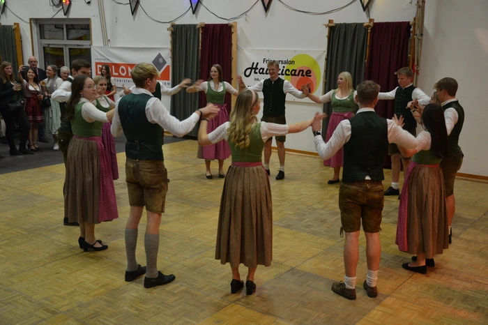 Leiterin Pia Pliemitscher und Obmann Stefan Höffernig freuten sich am Samstagabend über viele Gäste und eine ausgelassene Stimmung im Görtschitztal.