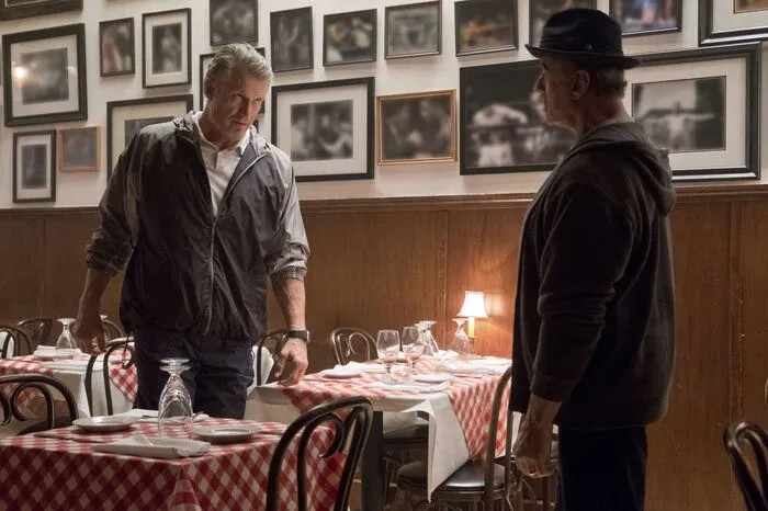 In einer von US-Medien verbreiteten Mitteilung auf Instagram dankte der 73-jährige Stallone am Mittwoch allen Fans dafür, dass sie "die Rocky-Famile über 40 Jahre ins Herz geschlossen" hätten.