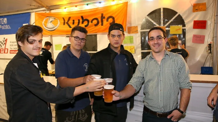 Um es gleich vorweg zu nehmen: Nicht nur aus der Bezirkshauptstadt St. Veit kamen die Partytiger am Samstagabend angereist, ... 