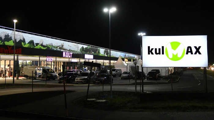 Heute, um 9 Uhr öffneten die Geschäfte im Kulmax-Fachmarktcenter ihre Tore. Um 11 Uhr erfolgte dann die offizielle Eröffnung mit vielen Gästen. Es gibt Eröffnungsrabatte, tolle Angebote und kulinarische Schmankerln für die Besucher.