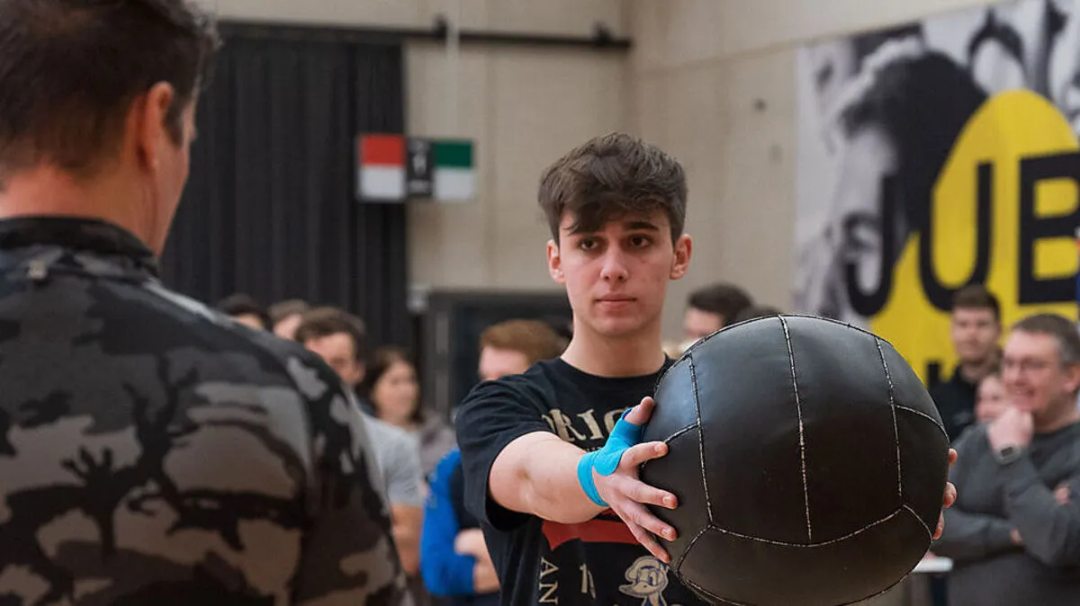 Beim Probelauf für die Sportaufnahme der Polizei wird den Teilnehmenden alles abverlangt