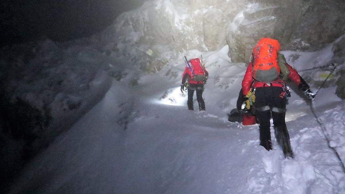 Um 23 Uhr waren die Einsatzleute wieder im Tal