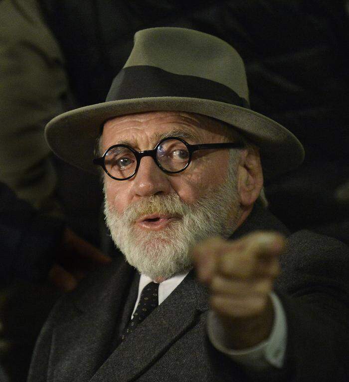 Sigmund Freud wird nicht nur Serienheld, er wird auch im Film immer wieder porträtiert: Im österreichischen Kinodrama "Der Trafikant" wurde der Psychoanalytiker von Bruno Ganz dargestellt