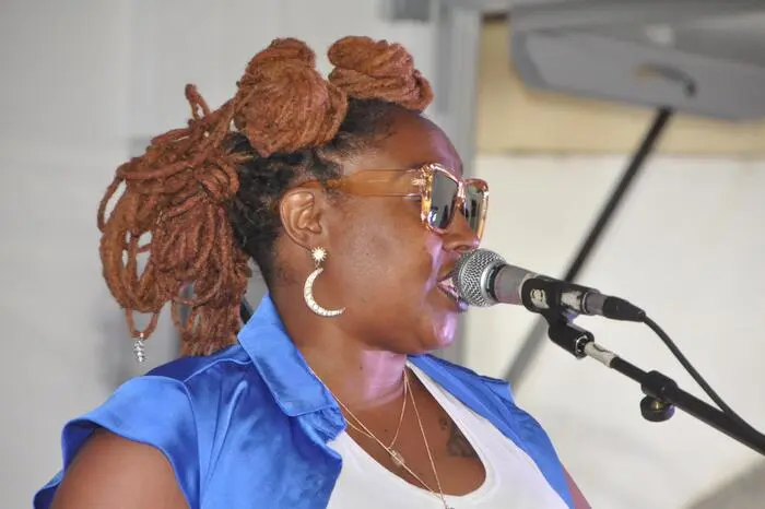Besonderes Highlight war die fantastische US-Sängerin Donnielle Graves. Die Soul-Powerhouse-Queen aus North Carolina, aufgewachsen mit Southern Gospel, hat das Publikum im Sturm erobert und für unvergessliche Momente gesorgt.