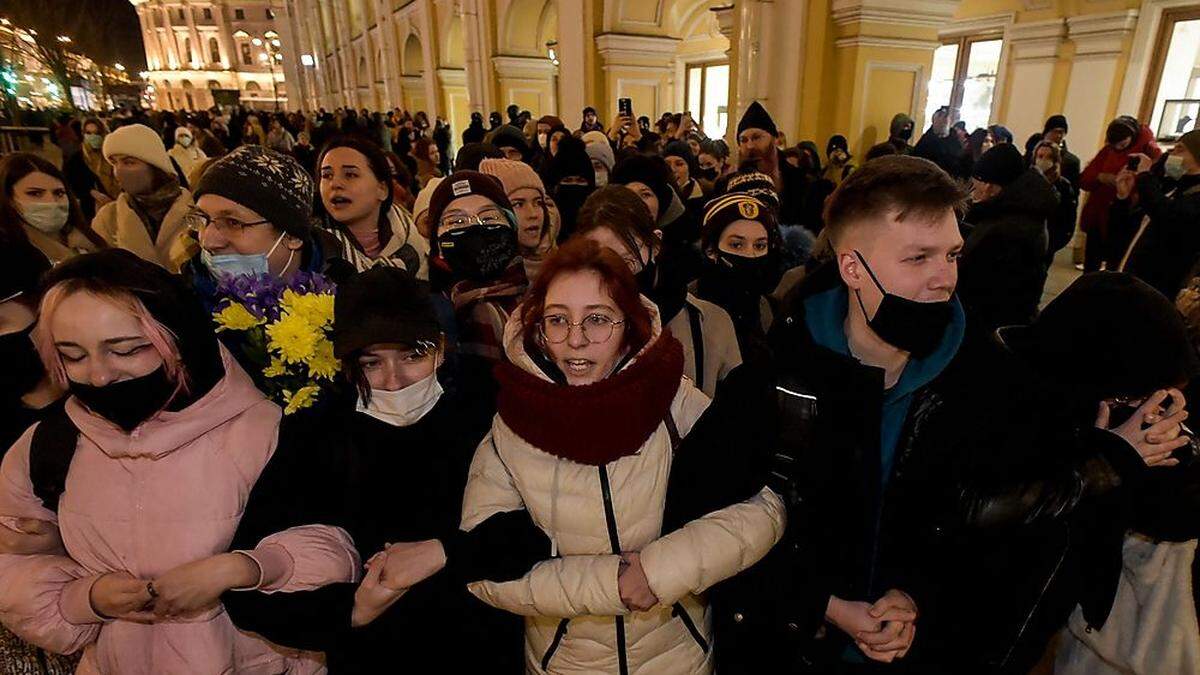 Mutiger Protest: Anti-Kriegsdemo in St. Petersburg Anfang März