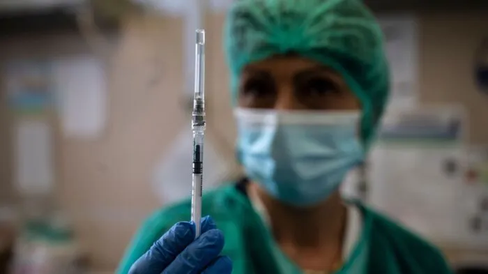 Es könnte die Trendwende sein - auch wenn es noch viel Geduld und Disziplin brauchen wird: Europa startete mit den Impfungen gegen das Coronavirus.