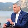 ÖVP-Bundesparteiobmann und Bundeskanzler Karl Nehammer am Montag, 2. September 2024, vor Beginn der Aufzeichnung der Sendung ORF-„Sommergespräche“ in Traunkirchen am Traunsee