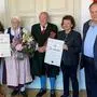 Die Ehrung fand im Bürgermeisterbüro statt: Bürgermeister Hannes Primus, Sieglinde und Johann Talker, Helga Kuster und Wolfgang Lattacher (von links)