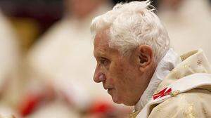 Der emeritierte Papst Benedikt XVI entschuldigt sich
