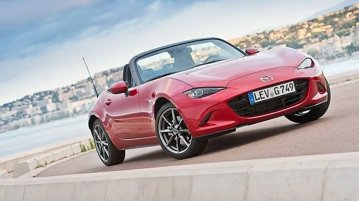 Weil es unmöglich sei, in diesem Auto schlechte Laune zu haben, landete der Mazda MX-5 unter Jeremy Clarksons Top 10 der Saison.