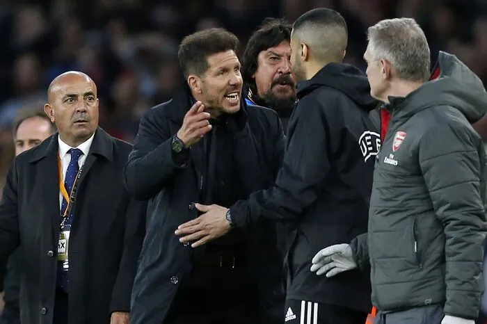 Der Argentinier rastete nach einem Allerweltsfoul von Héctor Bellerín völlig aus und wurde von Referee Turpin auf die Tribüne geschickt.