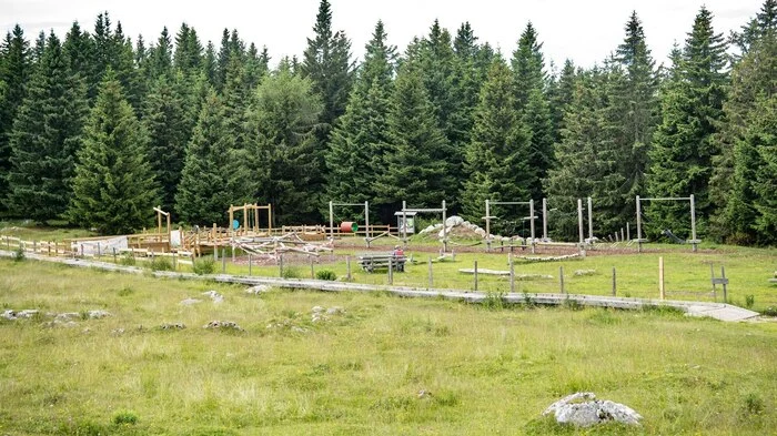 Neuigkeiten am Schöckl: Mit dem neuen Motorikparkour steht jetzt ein Spielareal für alle zur Verfügung.