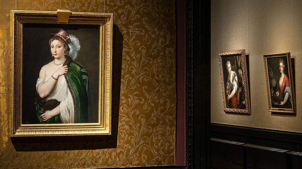 Ausstellungsansicht: „Junge Frau mit Federhut“ (1534/36) von Tizian