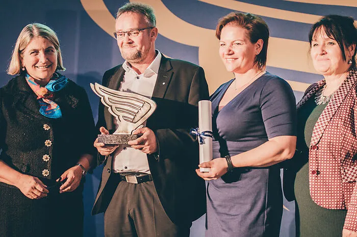 Die auf industrielle Auftragsfertigung spezialisierte Heldeco CAD/CAM wurde in der Kategorie „goldener Mittelbau“ prämiert. Geführt wird die Firma von Helmut und Sabine Dettenweitz, die sich mit ihrem Team seit Jahren mit innovativen Hightechlösungen am Markt behaupten können.