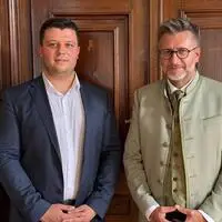 Alexis Pascuttini mit Anwalt Andreas Kleinbichler