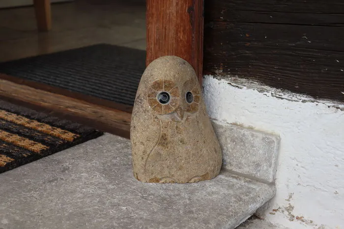 Und überall wo man hinblickt, findet man eine kleine, weise Eule.