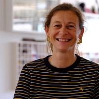 Voller Bilder und Andenken: Bezirkshauptfrau Bettina Heinricher in ihrem Büro in Lienz