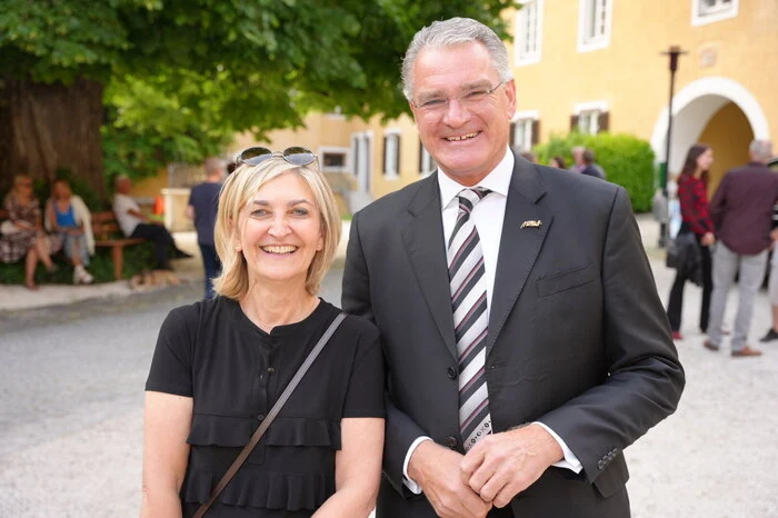 Obfrau Anette Lang von MillStart begrüßt Bürgermeister Alexander Thoma