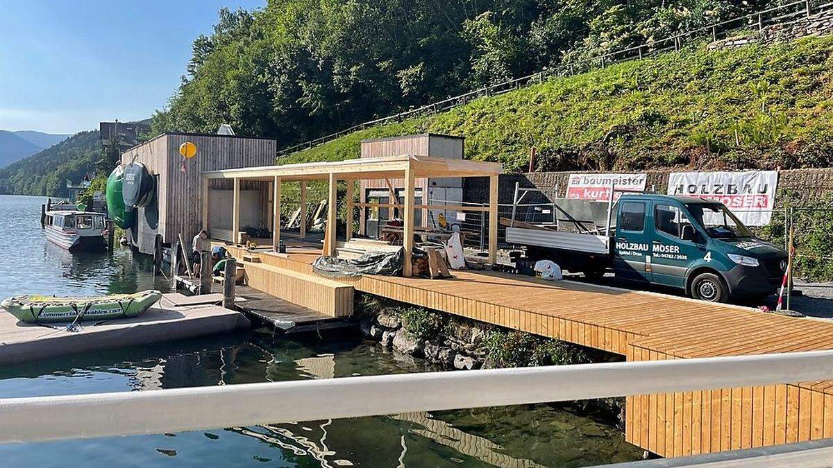 Bauarbeiten für neuen Beachclub am Millstätter See laufen auf Hochtouren