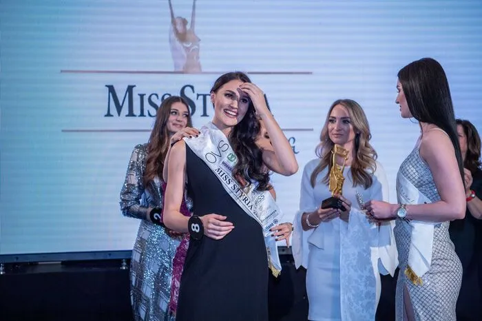 Justine Bullner wurde am 28. April 2018 von ihrer Vorgängerin Andrea Jörgler zur Miss Styria 2018 gekrönt. Zweite wurde Sarah Posch (später Vize-Miss Austria 2018), Dritte Marlene Tropper.