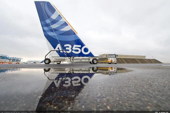 Auch Airbus musste dazu lernen: Die Giganten am Himmel sind nicht mehr so gefragt wie früher. Fluggesellschaften setzen heute verstärkt auf mittelgroße Langstreckenjets. Die Folge: Prall gefüllten Auftragsbüchern für kleinere Passagierjets steht bei Airbus eine schleppende Nachfrage nach seinen A380 gegenüber.