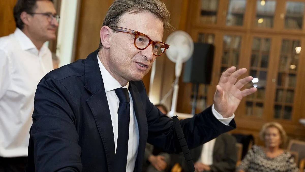 Bernd Leinich bei seiner Antrittsrede in der Bibliothek des Direktionsgebäudes des Uniklinikums Graz