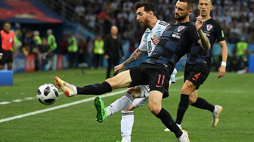 Lionel Messi war gegen Kroatien (Marcelo Brozovic) kaum zu sehen