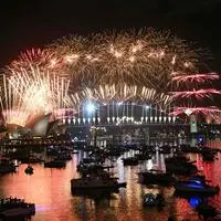 Um 14 Uhr unserer Zeit gab es in Sydney das gewohnt pompöse und atemberaubende Feuerwerk