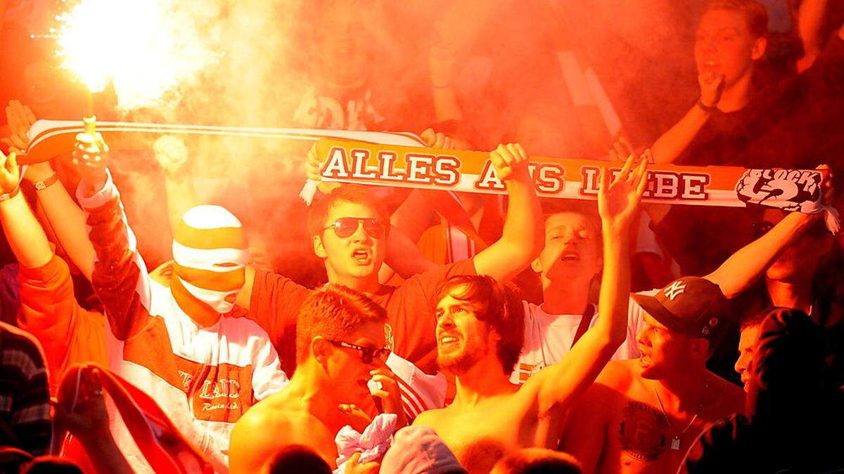 Fans in Düsseldorf im Jahr 2012