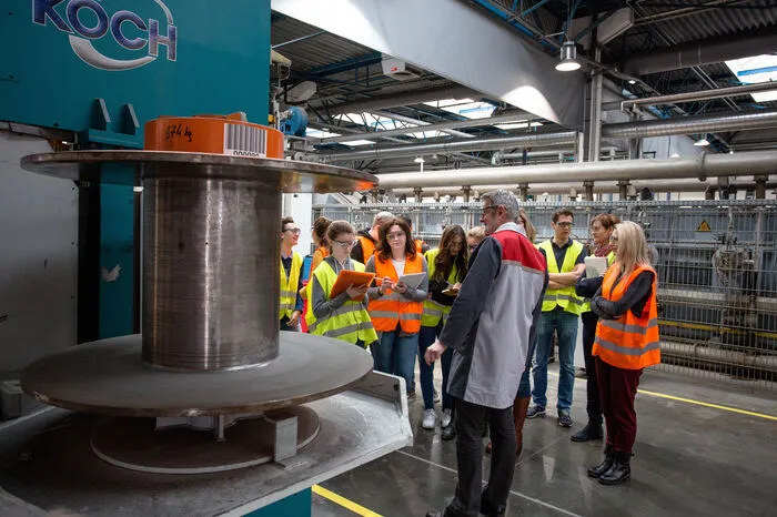 Tour durch die Produktionshallen.