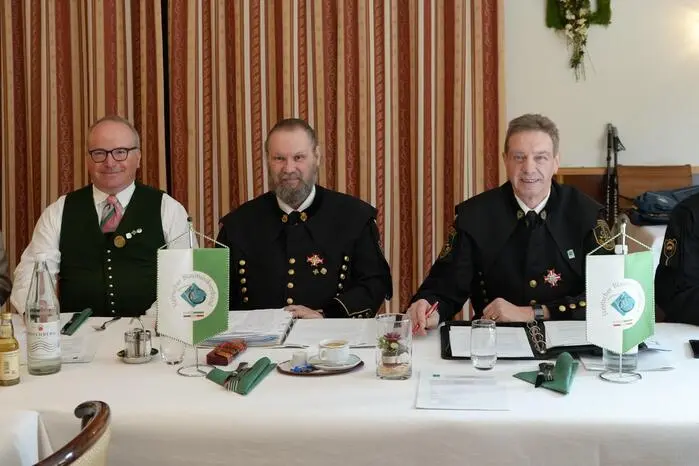  Bezirksobmann Reinhard Bauer begrüßte Vertreter von 16 Kapellen sowie zahlreiche Ehrengäste und präsentierte seinen Tätigkeitsbericht für das Jahr 2024.