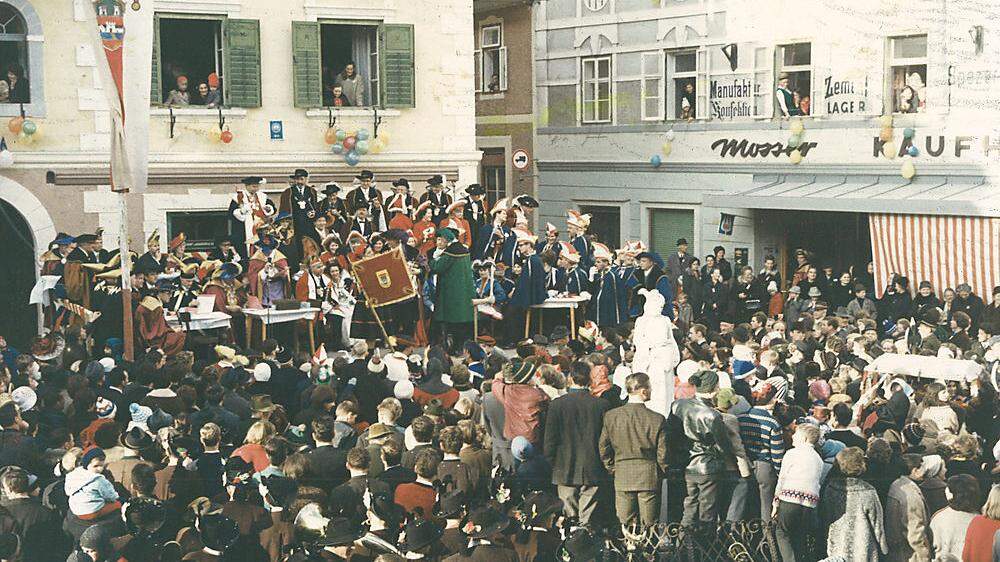 Das Narrengericht im Jahr 1966 in Oberdrauburg ließen sich Gilden aus ganz Kärnten nicht entgehen