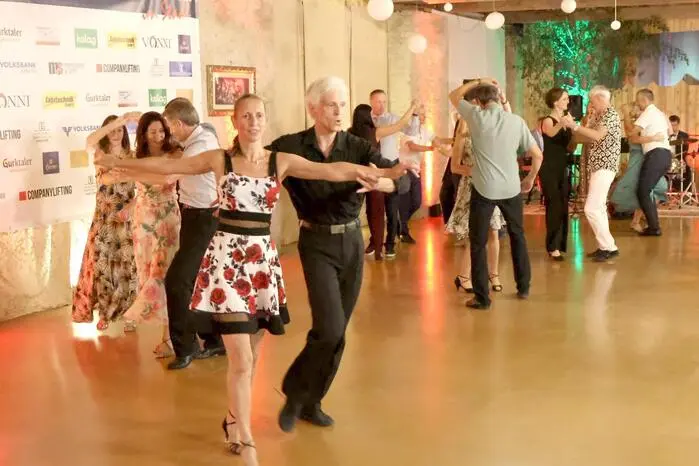 Übrigens: Ein Video von diesem außergewöhnlichen Ball gibt es auf Facebook Kleine Zeitung St. Veit/Feldkirchen zu sehen! Klicken Sie sich durch die Fotogalerie!