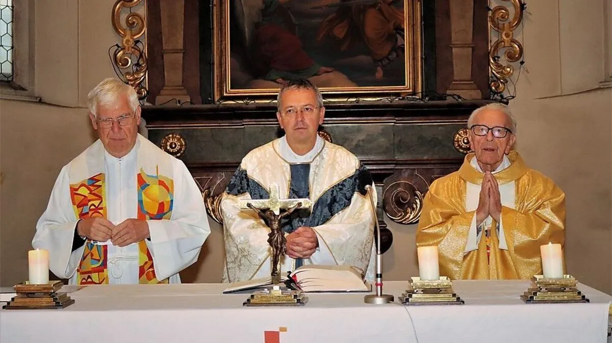 Monsignore Rechberger (rechts) feierte Jubiläum