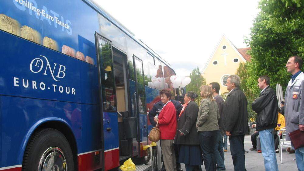 Der Euro-Bus tourt wieder durch die Lande