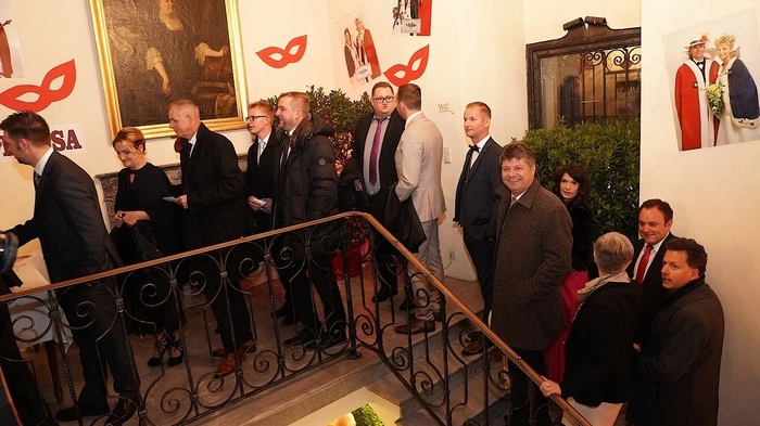 Großer Andrang zum Prinz(essinn)enball im Schloss Porcia