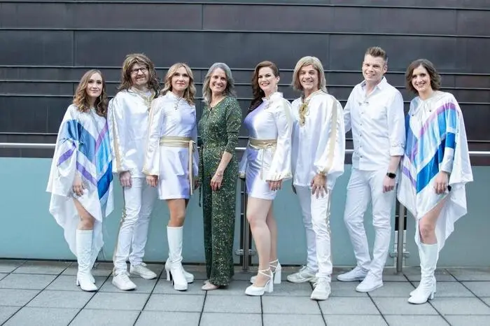 Dabei stand alles im Zeichen des guten Zwecks. Der Reinerlös des vom Rotary Club Weiz organisierten Benefizkonzerts kommt der Volksschule Weiz zu Gute. Die Kinder werden durch einen zusätzlichen Musikunterricht in ihrer Persönlichkeit gestärkt.