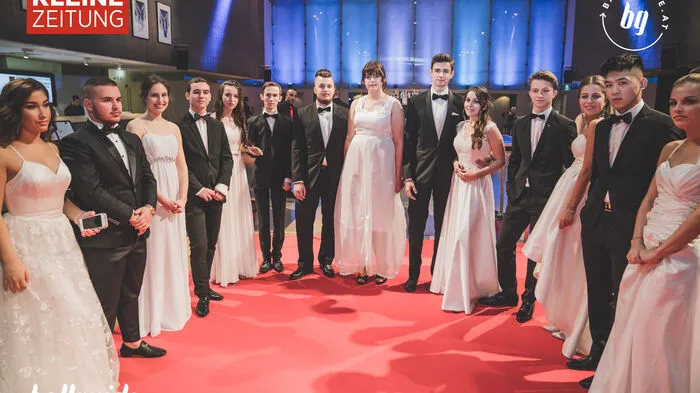 Samstagabend wurde in der Helmut List Halle aufgetanzt. Die Maturanten des Sacré Coeur feierten ihren Maturaball, der unter dem Motto Independence Night - Nach 8 Jahren ruft die Freiheit, stand. Klicken Sie sich durch!