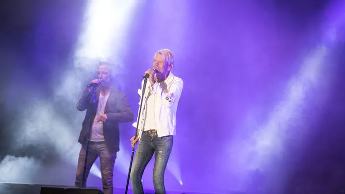 Schlager-Legende Matthias Reim heizte seinen Fans beim Open-Air in Moosburg ordentlich ein.