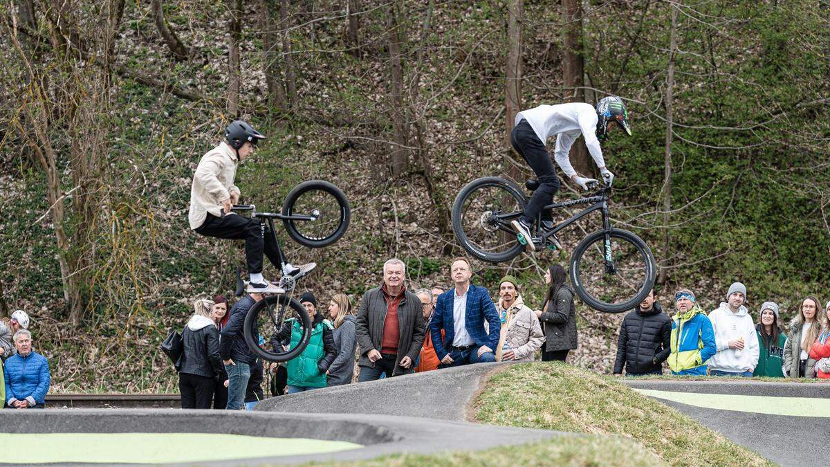 Der neue Pumptrack in Trofaiach wurde gleich von Sportbegeisterten getestet