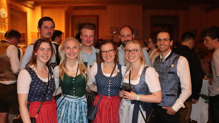 Landjugendmitglieder aus dem ganzen Lavanttal feierten beim Lj-Bezirksball in Maria Rojach