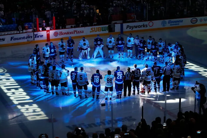 In der nordamerikanischen Profiliga NHL gedachten Spieler, Fans und Trainer den Toten.