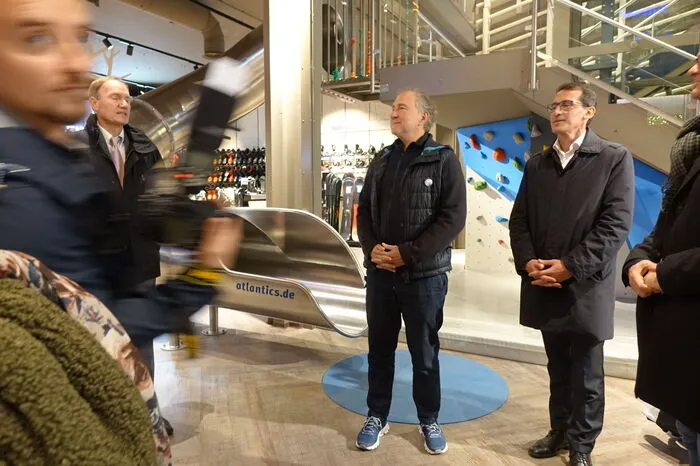 Größter Mieter ist Intersport Pilz auf zwei Ebenen mit direktem Zugang zum Parkhaus im ersten Stock.
