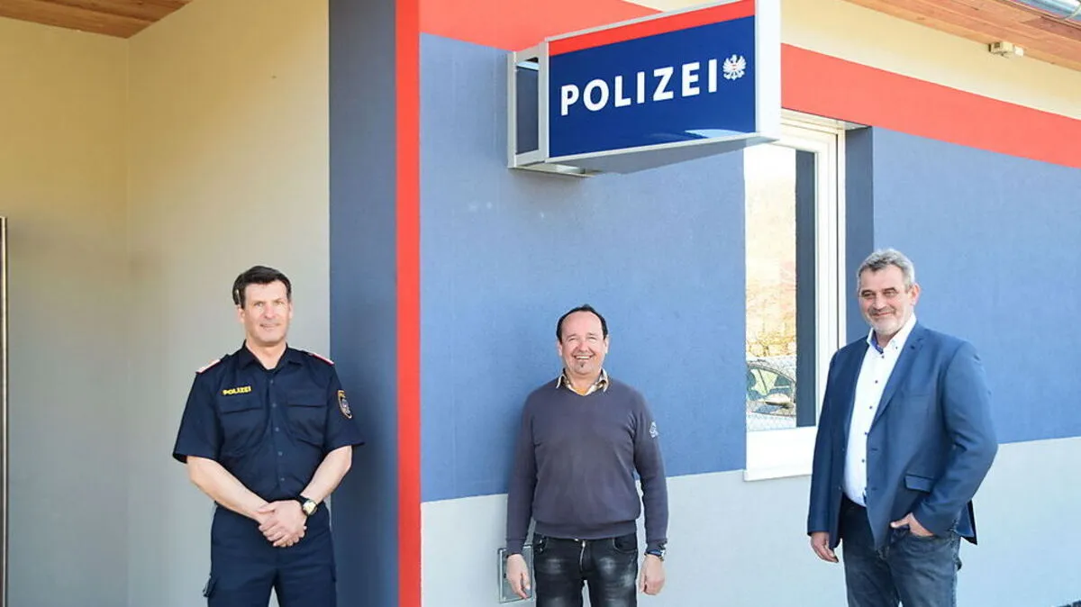 Rene Lederwasch, Gottfried Halbrainer (Halbrainer Immobilien) und Bürgermeister Gernot Lobnig (von links)