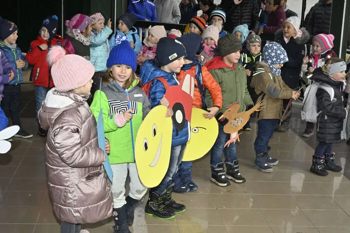 Die Kindergartenkinder beim großen Auftritt, hervorragend vorbereitet.