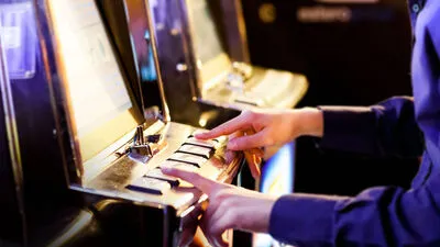 Erst nach zwei Stunden ununterbrochener Spieldauer gibt es eine Abkühlphase von 15 Minuten