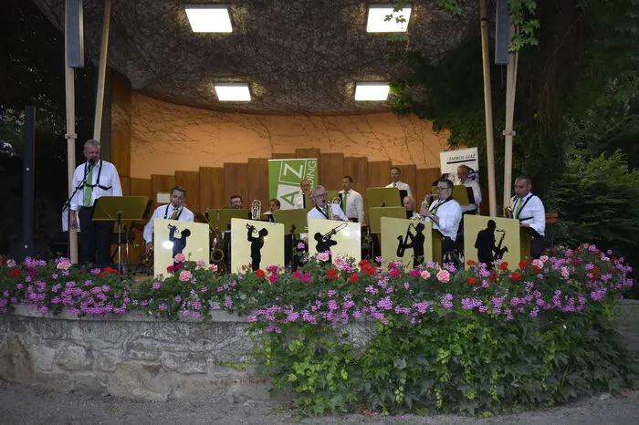 Heute sorgte die Big Band Graz mit Arrangements der 30er sowie mit aktueller Rock- und Popmusik für beste Stimmung. Im Programm standen auch viele Gesangsnummern, vorgetragen in feinstem Big Band Sound.