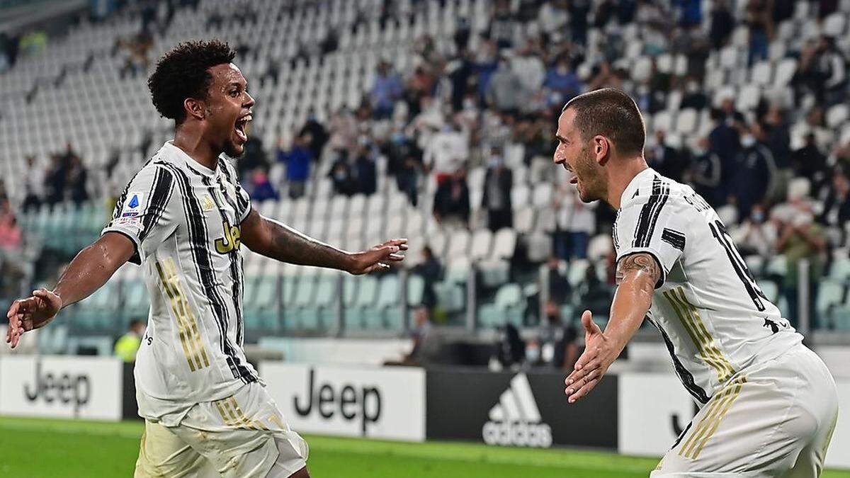 Weston McKennie (links) mit Leonardo Bonucci