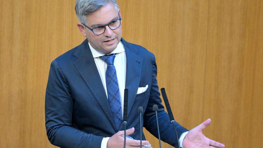 Magnus Brunner stellt im Parlament das Budget vor