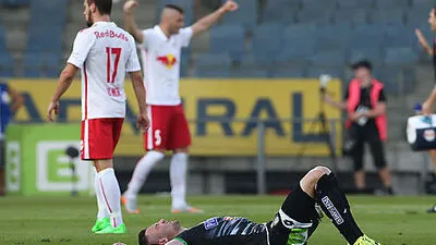 Jubelnde Salzburger, am Boden zerstörte Grazer